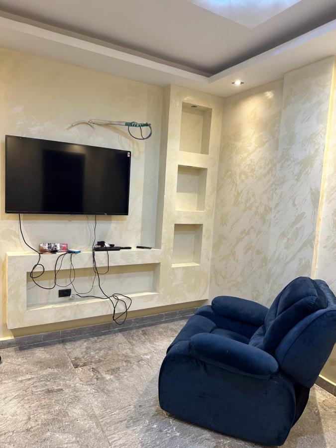 Entire Place! Lovely 2 Bedroom In New Apartment Cairo